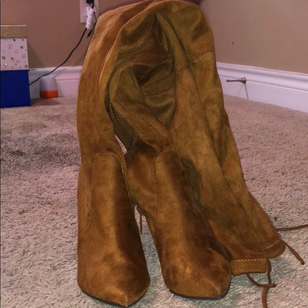 Pretty brown boot heels